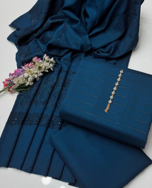 Fall/Winter Elegance: 3Pc Dhanak Velvet Border Shirt & Jacquard Velvet Border Shawl Set - Image 6